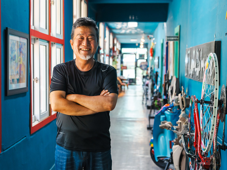 우리나라 정크아트를 이끌고 있는 오대호 작가. 사진=박산하