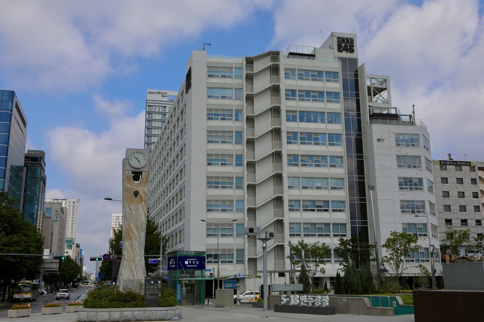 5•18민주광장에서 본 전일빌딩245 전경. 사진=이시우