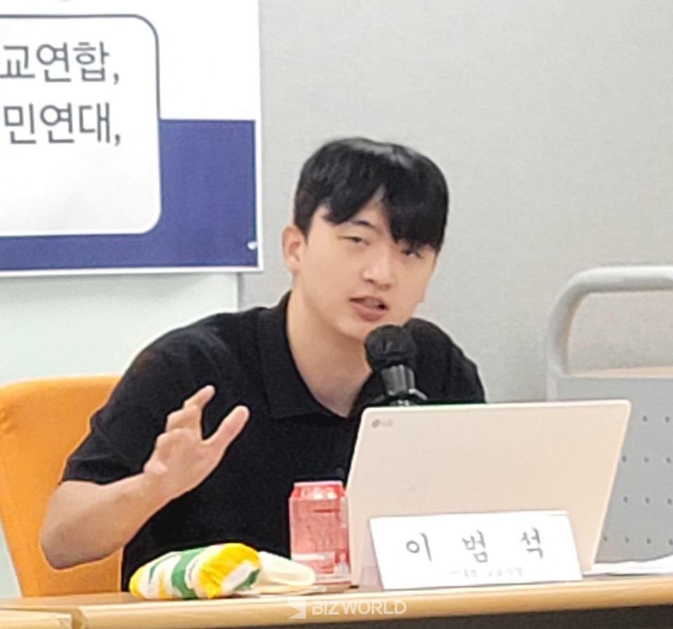 신전대협 공동의장인 이범석 의장이 토론을 진행하고 있다. 사진=손진석 기자