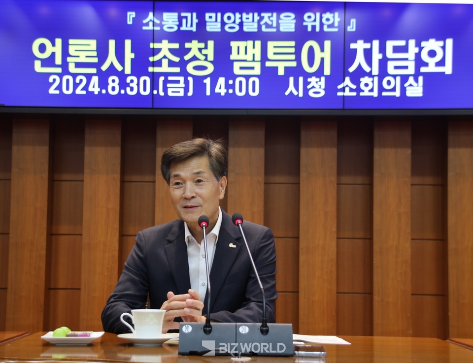 안병구 밀양시장이 차담회에서 인사말을 하고 있다. 사진=손진석 기자