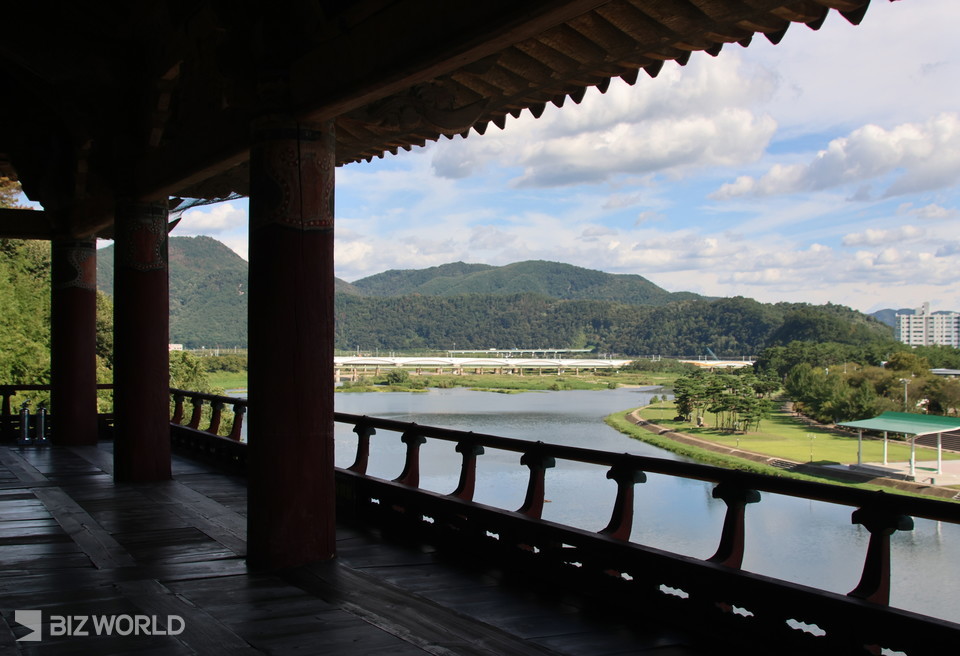 영남루에서 바라본 밀야강 풍경. 사진=손진석 기자