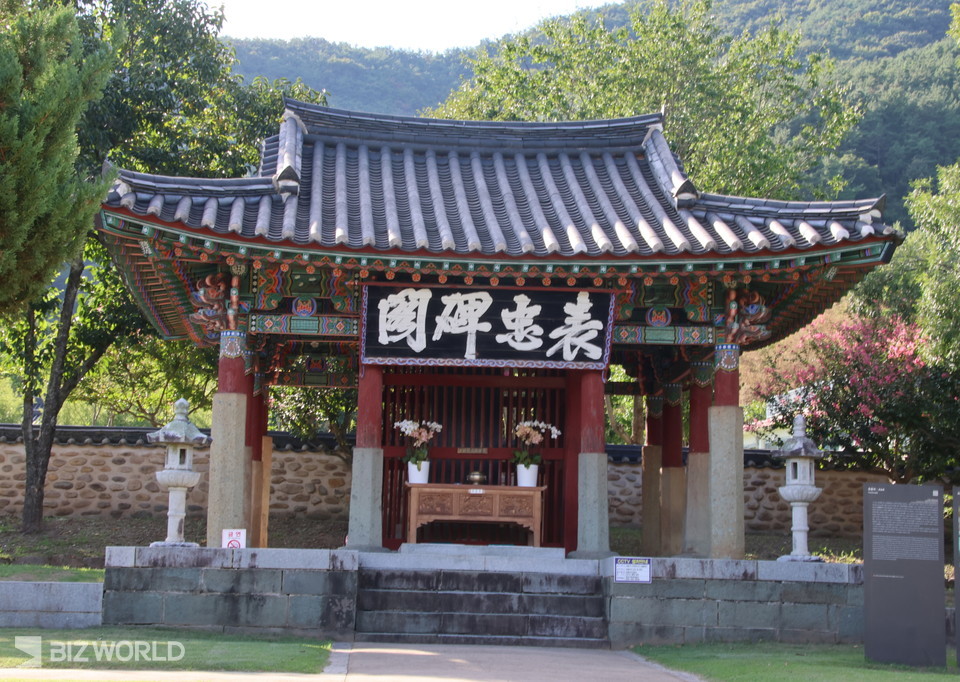 표충비각. 사진=손진석 기자