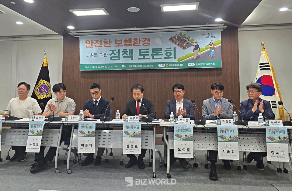 김용호 도시안전건설위원회 부위원장이 좌장을 맡아 토론을 진행하고 있다. 사진=손진석 기자