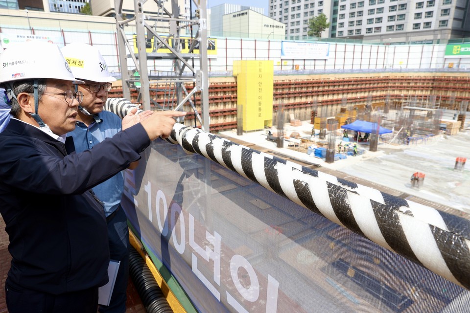 김헌동 SH공사 사장이 마곡현장을 방문해 현장점검을 실시하고 있다. 사진=서울주택도시공사