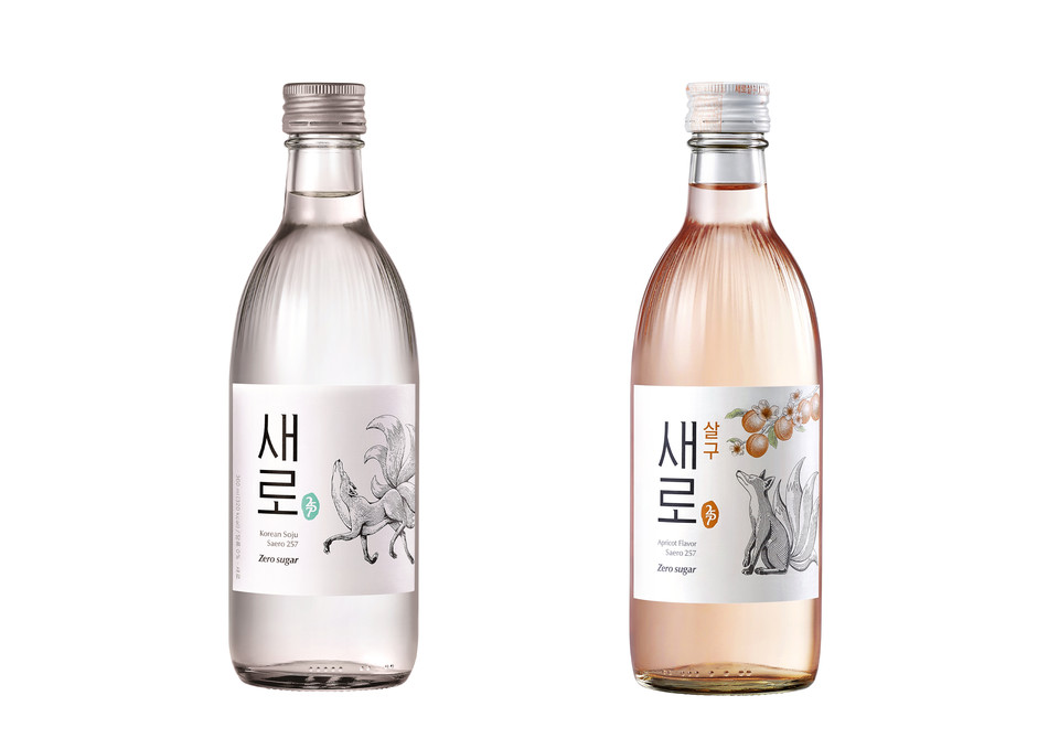 제로 슈거 소주 '새로(왼쪽)'와 '새로 살구'. 사진=롯데칠성음료