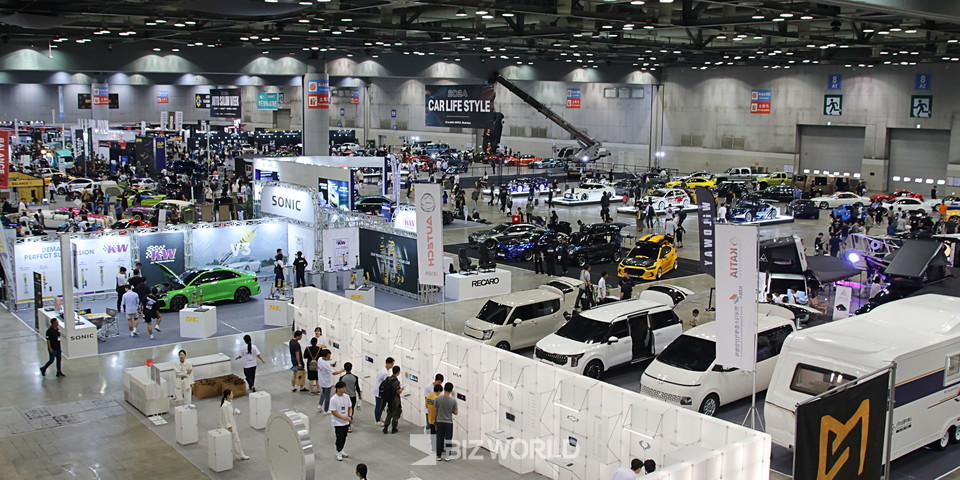 애프터마켓 용품 및 튜닝관련 전시회인 '2024 오토살롱위크' 행사장 전경. 사진=손진석 기자