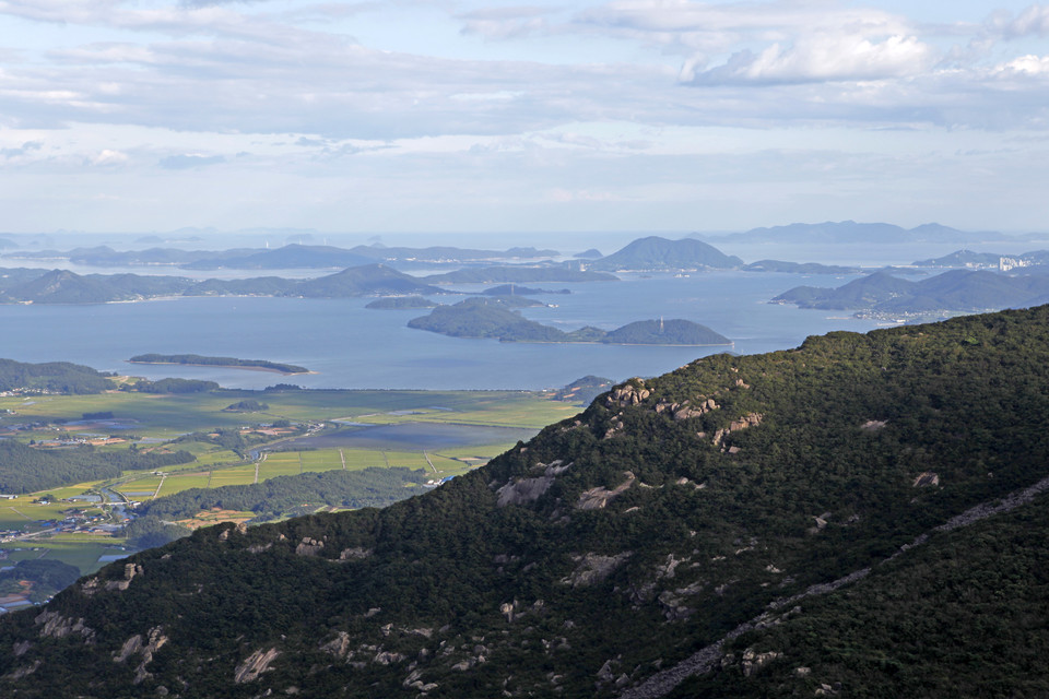 두륜산 고계봉 전망대에서 본 완도 쪽 다도해 풍경. 사진=박상준