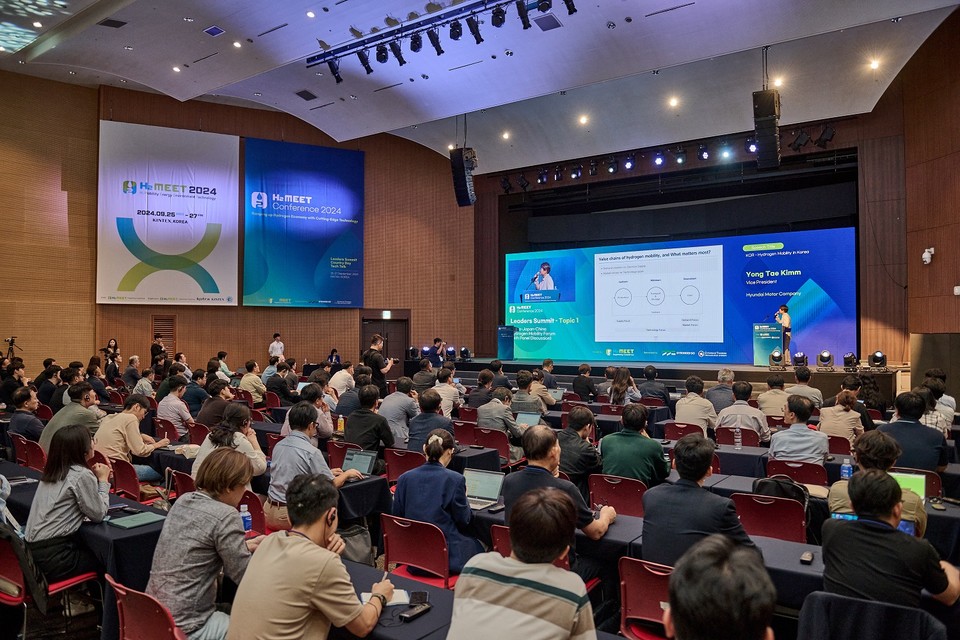 H2 MEET 컨퍼런스 2024에 참여한 연사와 참석자들. 사진=H2 MEET 조직위