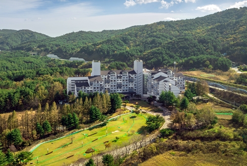 금호리조트(대표 김성일)가 라운딩의 계절 가을을 맞아 오는 12일 ‘설악리조트 파크골프 가족대항전’을 개최한다고 8일 밝혔다. 사진=금호리조트