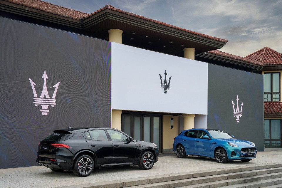 그레칼레 폴고레 네로 템페스타(왼쪽)과 그레칼레 폴고레 다크 오로라 측면. 사진=마세라티 코리아