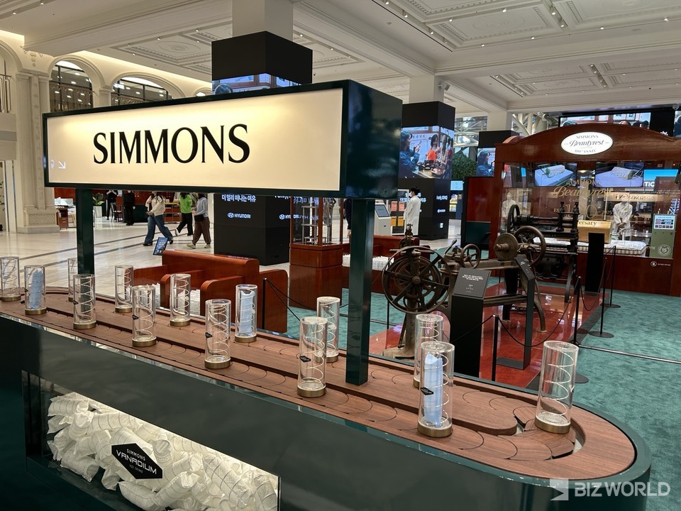 시몬스가 신세계백화점 강남점 센트럴시티 1층 오픈 스테이지에 ‘뷰티레스트 론칭 100주년 기념 팝업스토어’를 오는 23일까지 운영한다. 사진=김선주 기자