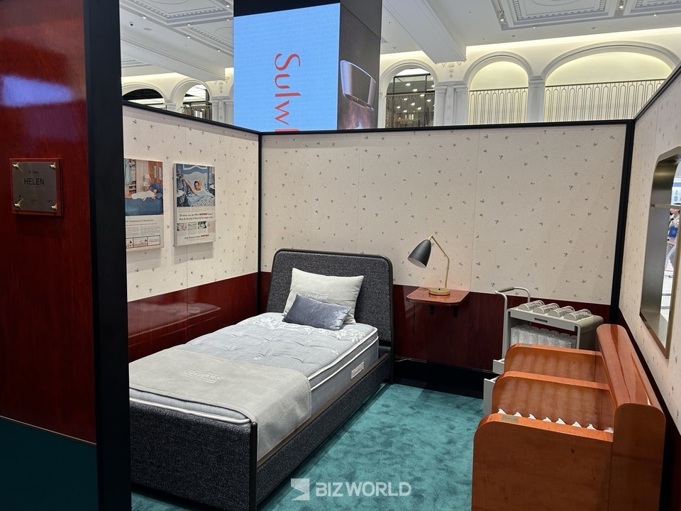 열차 침대칸에서는 총 4종의 뷰티레스트를 체험해 볼 수 있다. 침대 옆의 서랍에는 매트리스에 쓰인 내장재가 들어 있어 직접 만져볼 수 있다. 사진=김선주 기자