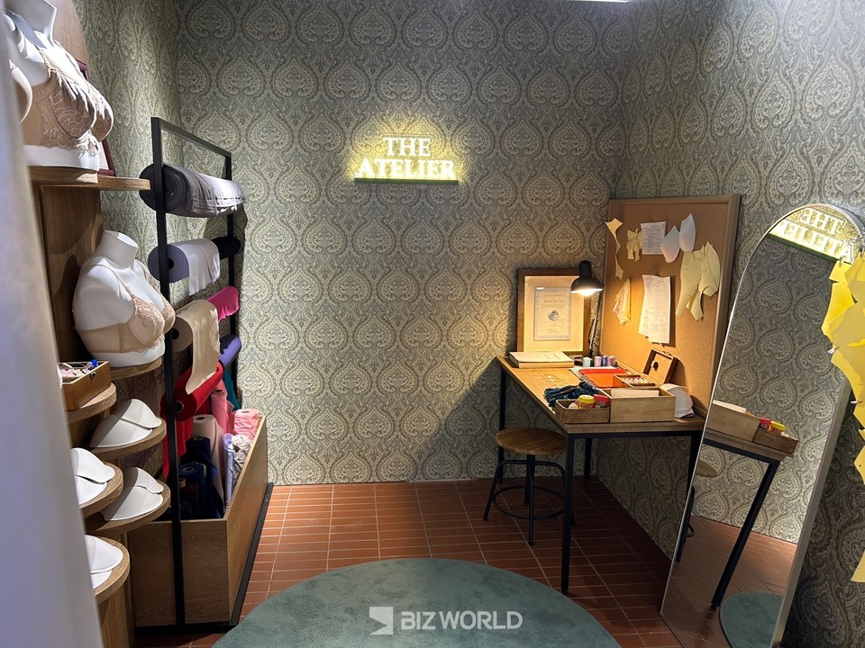 브라 연구소와 브라 보관소에서는 다양한 신영와코루의 제품을 직접 착용해 볼 수 있다. 사진=김선주 기자