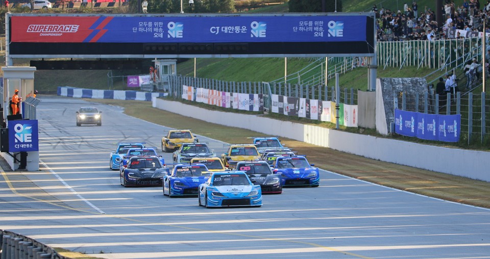 2일 진행된 슈퍼 6000 클래스 결승전 출발 모습. 사진=모터스포츠기자단