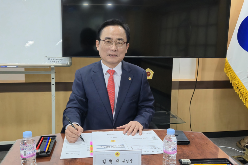 김형재 서울시의회 정책개발 심의위원장이 심의를 진행하고 있다. 사진=서울시의회