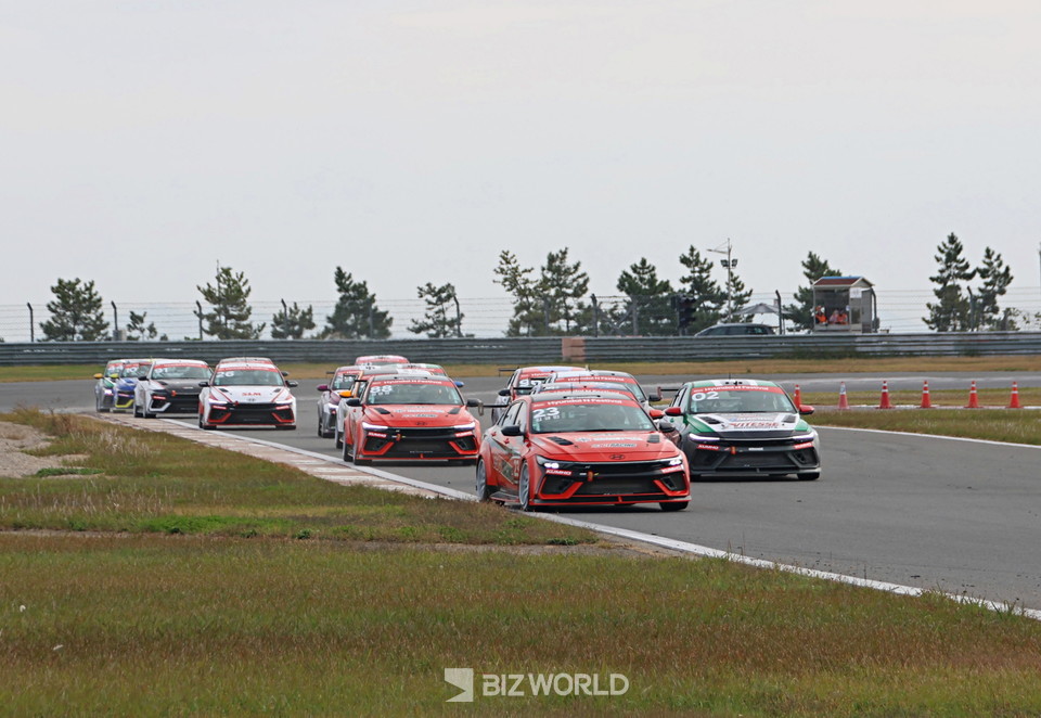 9일 오후 진행된 현대 N 페스티벌 6라운드 Race 8 결승 경기 출발 장면. 사진=손진석 기자