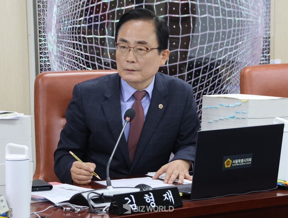 김형재 시의원이 행정사무감사에서 질의하고 있다. 사진=손진석 기자