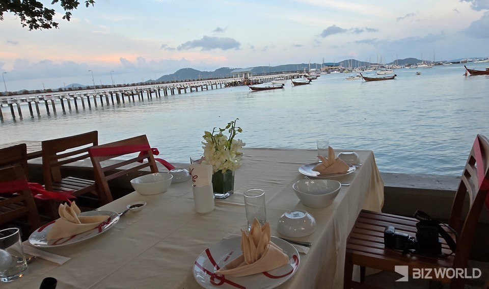 찰롱부두에 위치한 깐엥엣피어(Kan Eang at Pier) 씨푸드 레스토랑 뷰포인트. 사진=손진석 기자