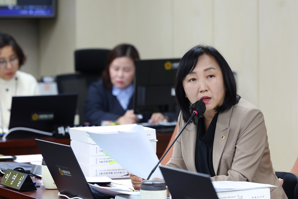 이영실 의원이 행정사무감사에서 질의하고 있다. 사진=서울시의회