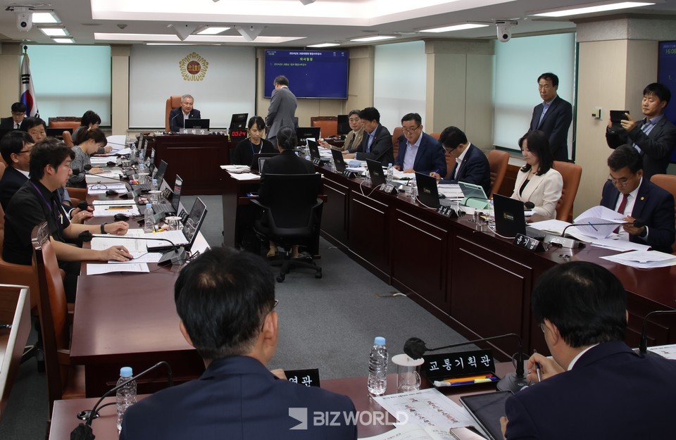 서울시의회 교통위원회 행정사무감사 진행 모습. 사진=손진석 기자
