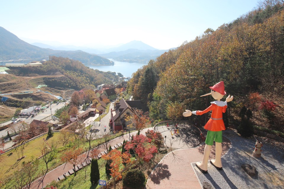 이탈리아마을 피노키오와다빈치에 있는 높이 10.8m에 달하는 대형 피노키오 조형물. 사진=장보영