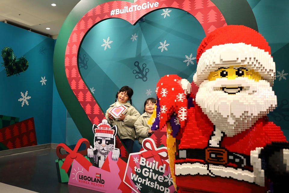 레고랜드는 고객들과 함께 레고를 조립하고 따뜻한 기부 활동에 동참하는 캠페인 ‘빌드 투 기브’를 운영한다. 사진=레고랜드 코리아