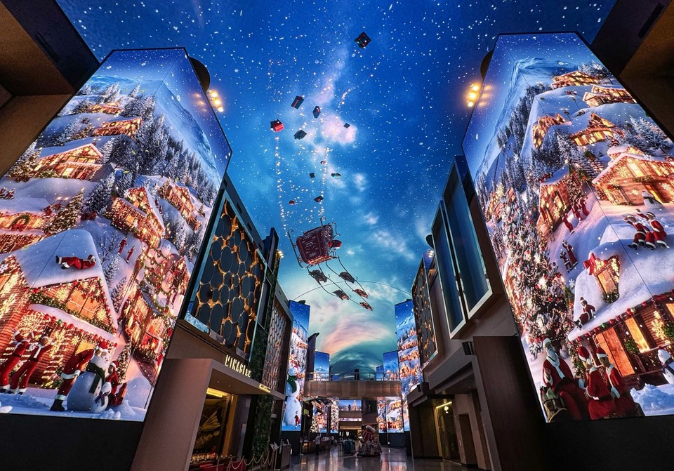디지털 엔터테인먼트 거리 ‘오로라’에서 새롭게 선보이는 12월 미디어 아트 콘텐츠 ‘산타 빌리지’. 사진=모히건 인스파이어 엔터테인먼트 리조트