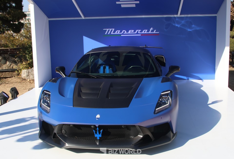 GT2 스트라달레 전측면. 사진=손진석 기자