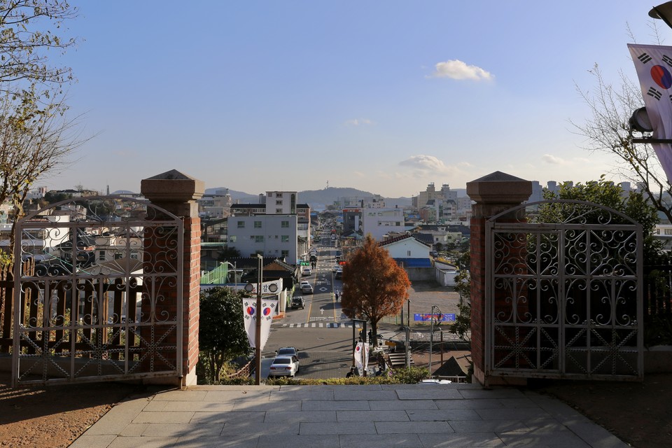 목포 근대역사관 1관에서 본 목포시내 전경. 사진=이시우