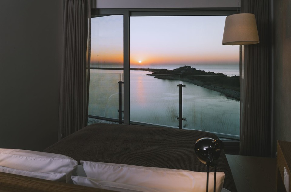 8. 네스트호텔_서해일출_디럭스룸이미지