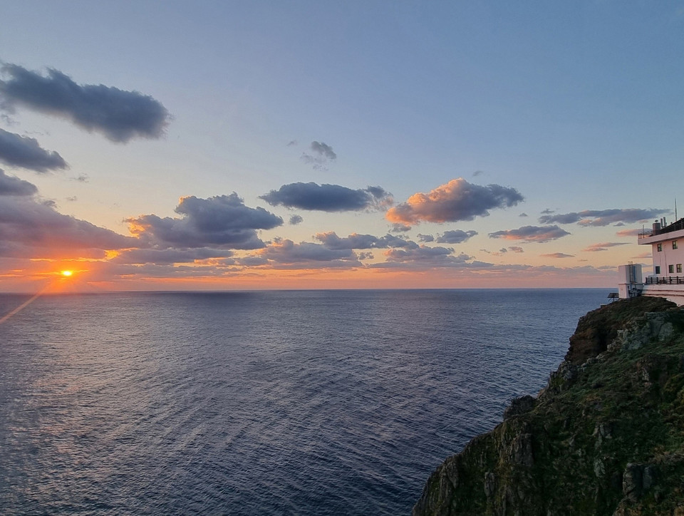 '독도 지킴이' 서경덕 성신여대 교수가 독도에서의 일출 사진을 공개했다. 사진=서경덕 성신여대 교수