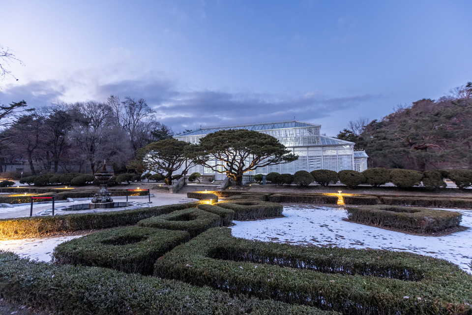 창경궁 대온실과 정원. 사진=서울관광재단