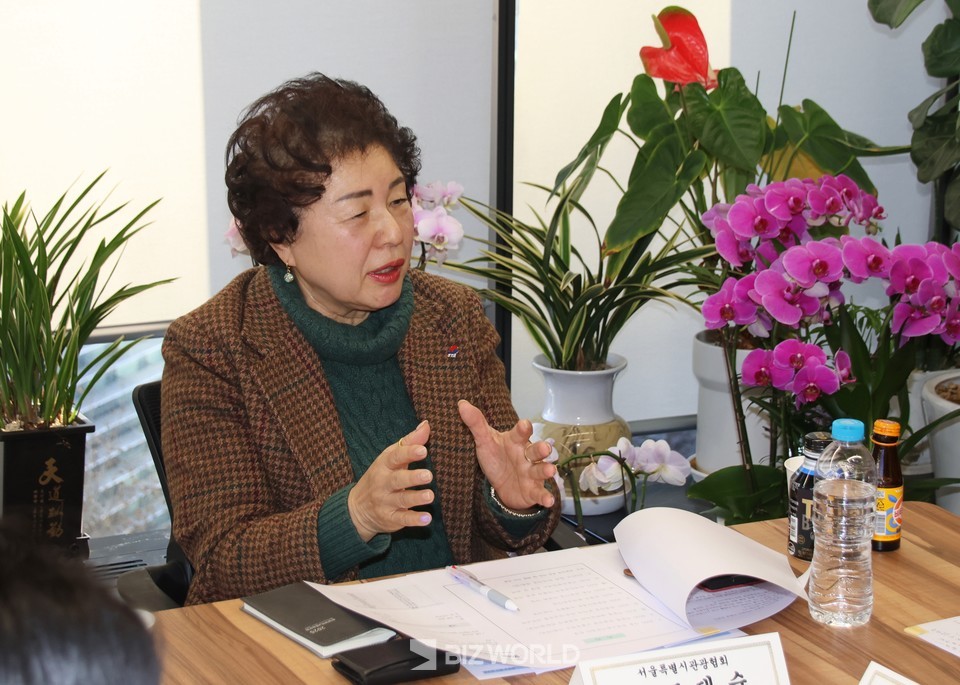 조태숙 협회장이 기자의 질문에 답하고 있다. 사진=손진석 기자