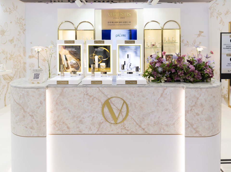토털 뷰티 앤 라이프 그룹 ‘본에스티스(VONESTIS)’가 연말 진행한 ‘2024 서울콘 K뷰티 부스트’ 행사를 성공적으로 마무리했다고 10일 밝혔다. 사진=본에스티스