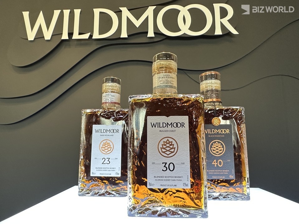15일 오전 서울 성수동 소재 윌리엄그랜트앤선즈코리아 본사에서 열린 '와일드무어 론칭 미디어데이'에 전시된 (왼쪽부터) 와일드무어 23년 다크 무어랜드, 와일드무어 30년 러기드 코스트, 와일드무어 40년 블랙 마운틴. 사진=김미진 기자