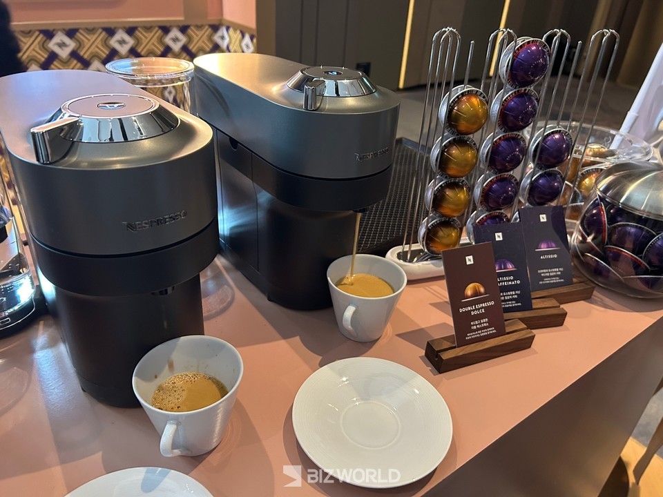 네스프레소의 올해 키워드는 '협업'이다. 사진은 행사장에 비치된 네스프레소 머신의 모습. 사진=김선주 기자