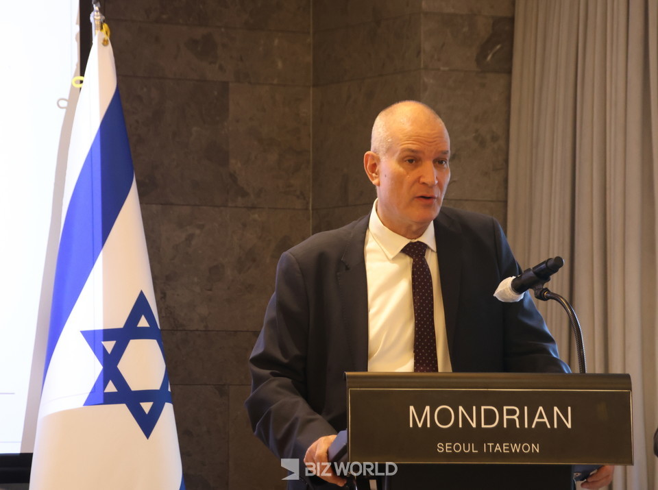 라파엘 하르파즈 대사가 환영사를 하고 있다. 사진=손진석 기자