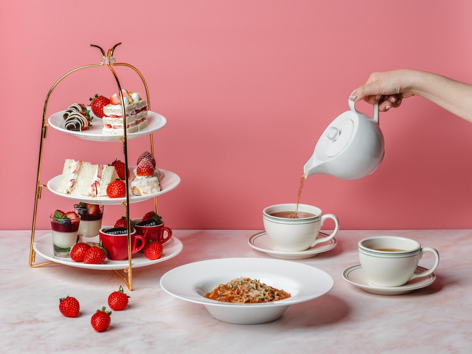 코트야드 메리어트 서울 남대문 '스트로베리 애프터눈 티 세트'. 사진=코트야드 메리어트 서울 남대문