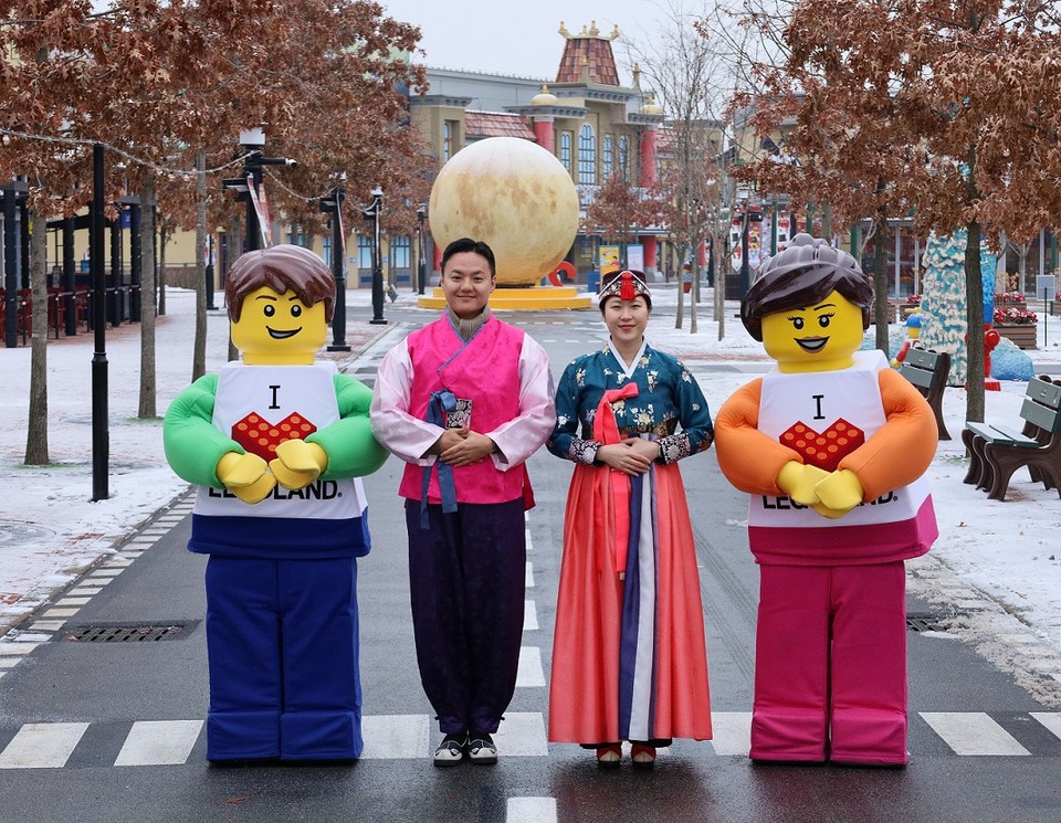 레고랜드가 2025년 푸른 뱀의 해를 맞이하여 ‘설프라이즈’ 이벤트를 진행한다. 사진=레고랜드 코리아