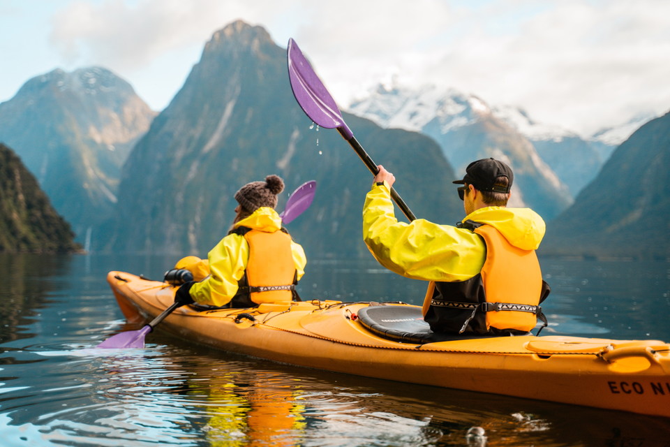 밀포드 사운드에서 즐기는 카약. 사진=RoadyNZ
