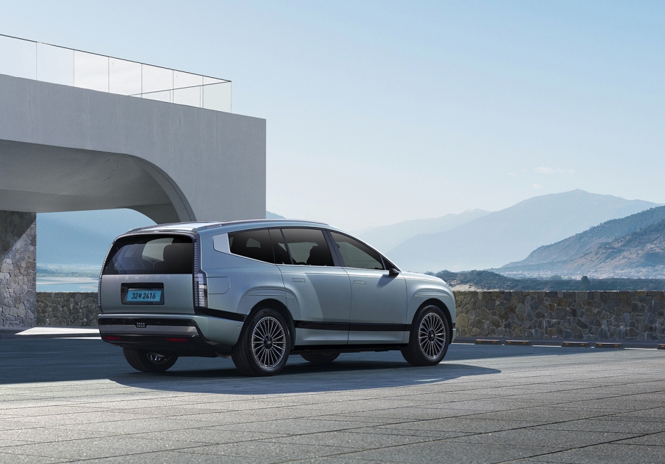 이오닉 9 측후면. 사진=현대자동차