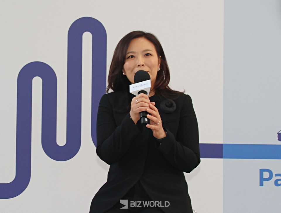 방실 대표가 지프(Jeep)와 푸조(Peugeot) 브랜드의 핵심 전략 및 비즈니스 방향에 대해 발표하고 있다. 사진=손진석 기자