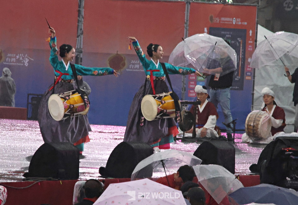 인천시립무용단이 공연을 펼치고 있다. 타이완=손진석 기자