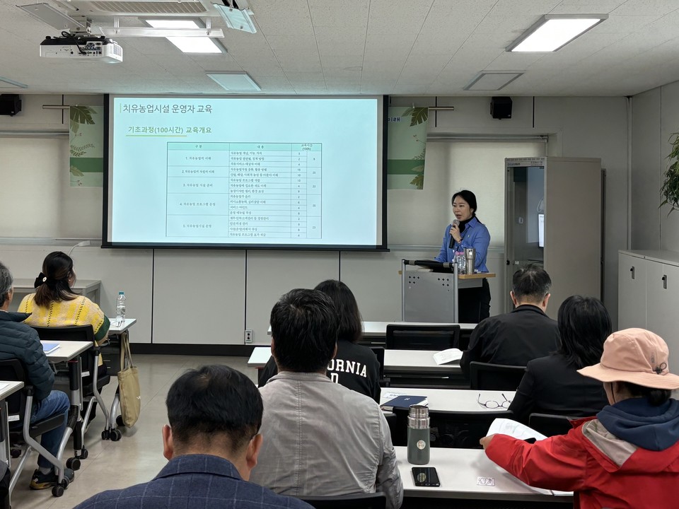 인천시(시장 유정복) 농업기술센터는 치유농업 전문인력 양성과 치유농업 서비스 표준화를 위해 ‘2025년 치유농업시설 운영자 교육’을 추진한다고 14일 밝혔다. 사진=인천시 농업기술센터