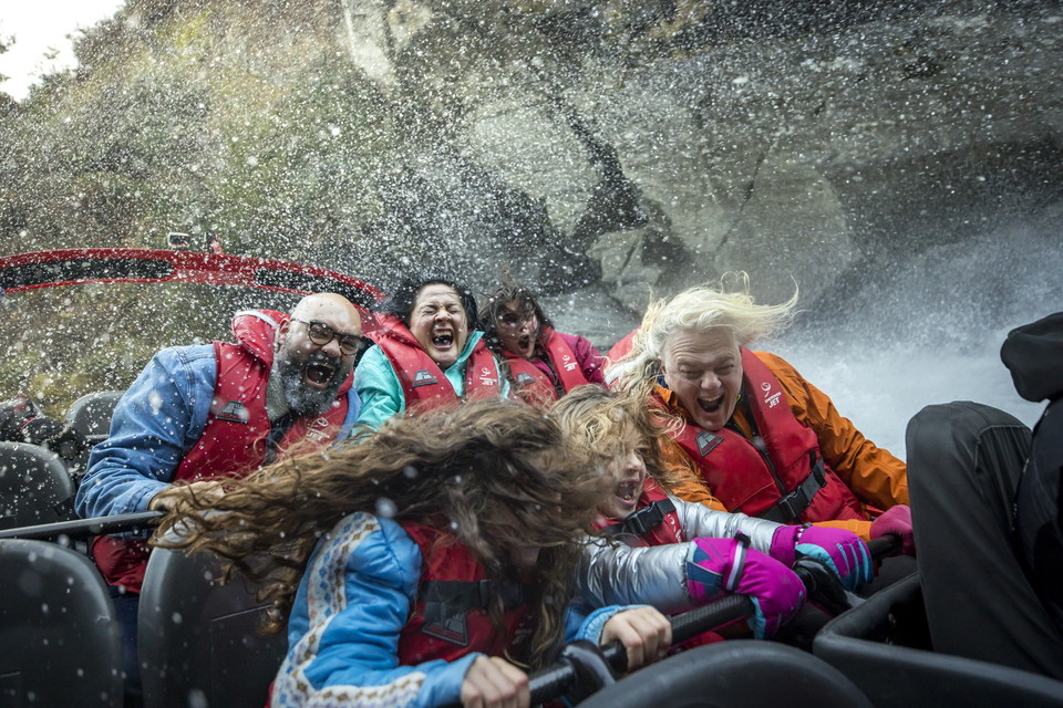 샷오버 제트의 스릴을 만끽하는 탑승객들. 사진=Miles Holden