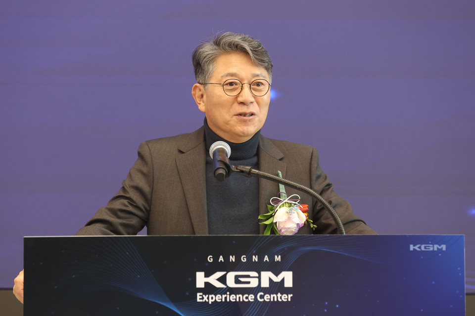 곽재선 회장이 KGM 익스피리언스 센터 강남 개관식에서 인사말을 하고 잇다. 사진=KGM