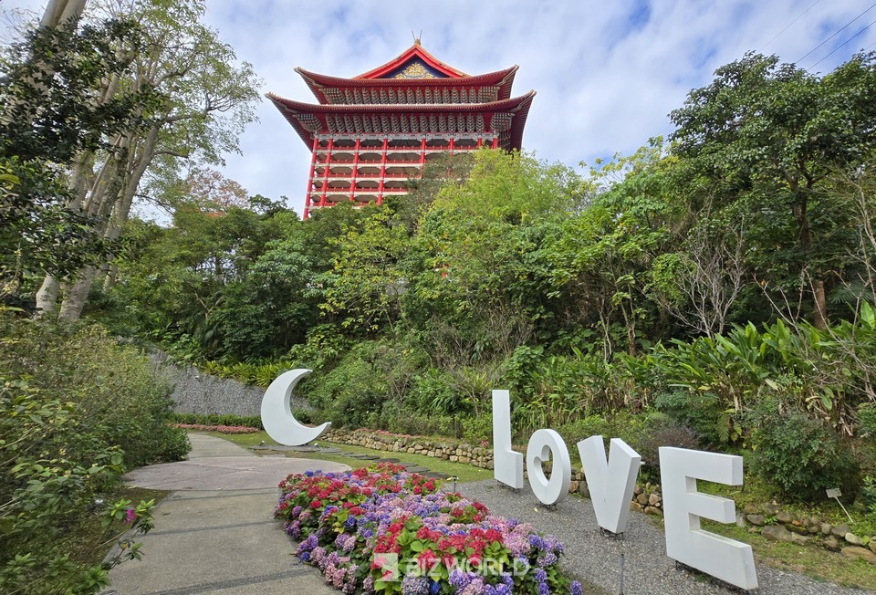 동측 비밀 통로를 지나 만나는 비밀의 정원에서 바라본 원산대반점. 타이완=손진석 기자