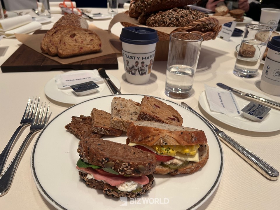 파리바게뜨가 선보인 파란라벨의 대표 제품들을 시식해 보는 시간을 가졌다. 사진=김선주 기자