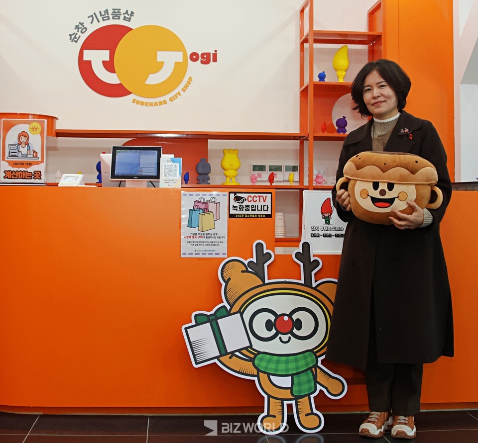 선윤숙 순창발효관광재단 대표가 순창 굿즈샵에서 굿즈샵에 대해 설명하고 있다. 사진=손진석 기자