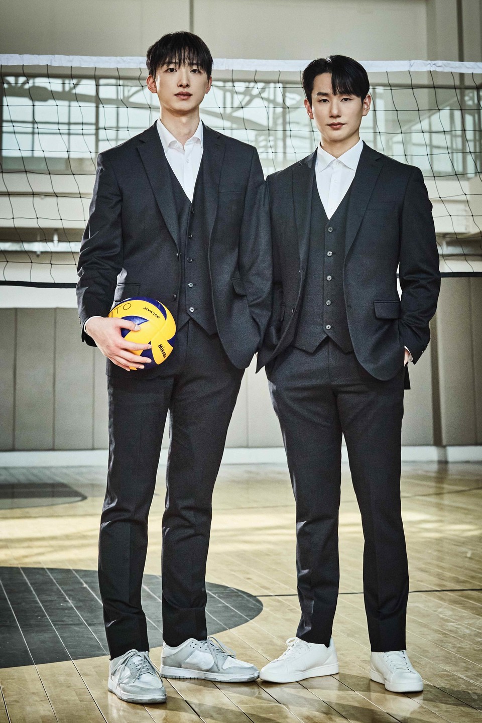 (왼쪽부터) 배구선수 박태환, 이민욱. 사진=코오롱인더스트리FnC